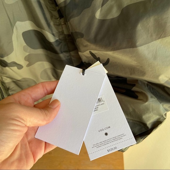 Men’s UGG Green Camo Fleece Waterproof Jacket - Picture 4 of 9